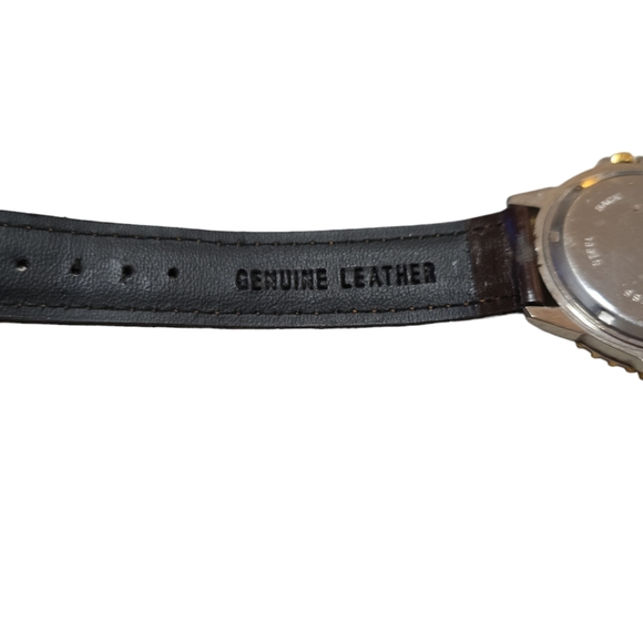 Swanson Watch L12 Shows Wear - Picture 2 of 3